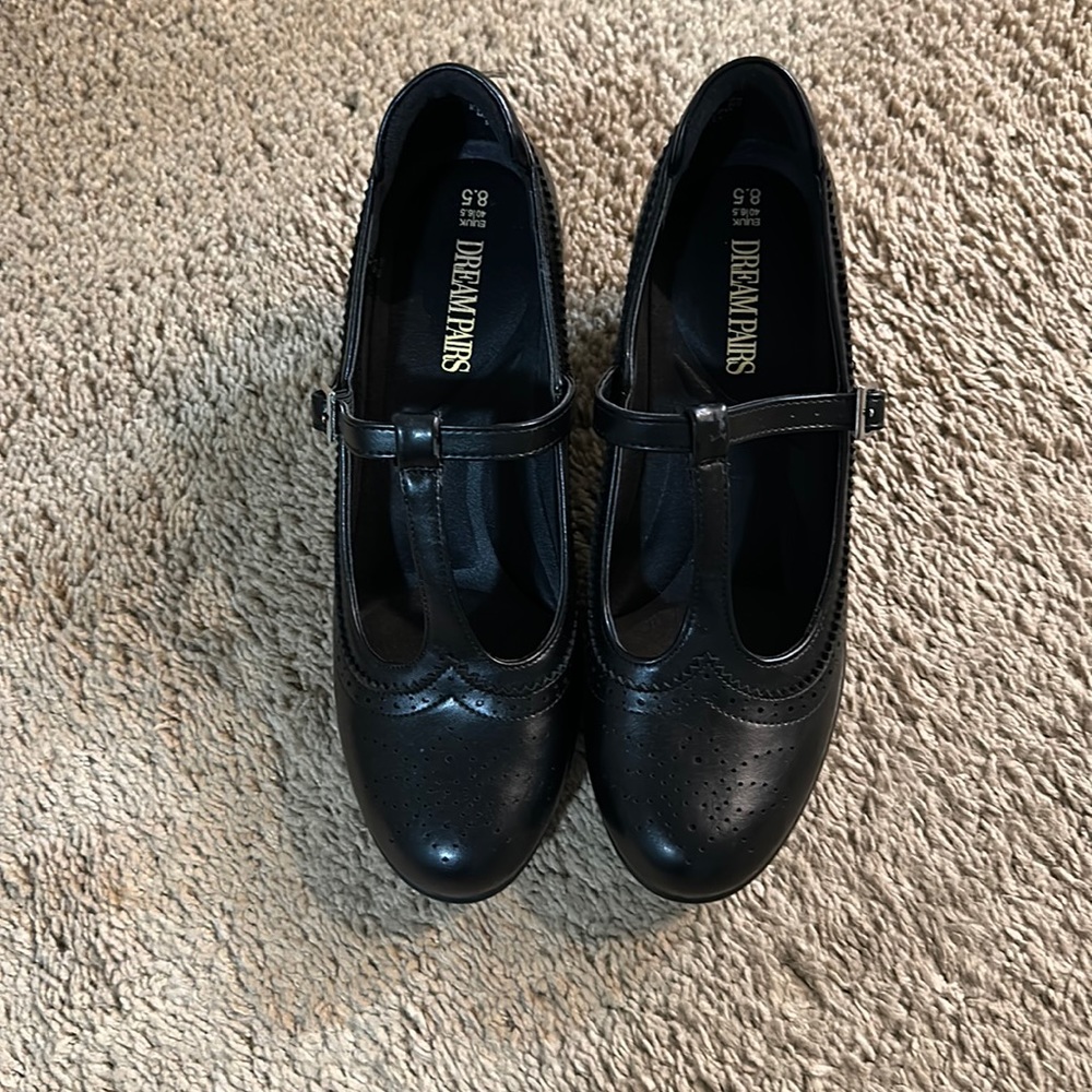 Dream Pairs Black All Day Comfort T-Strap Heel. Size 8.5